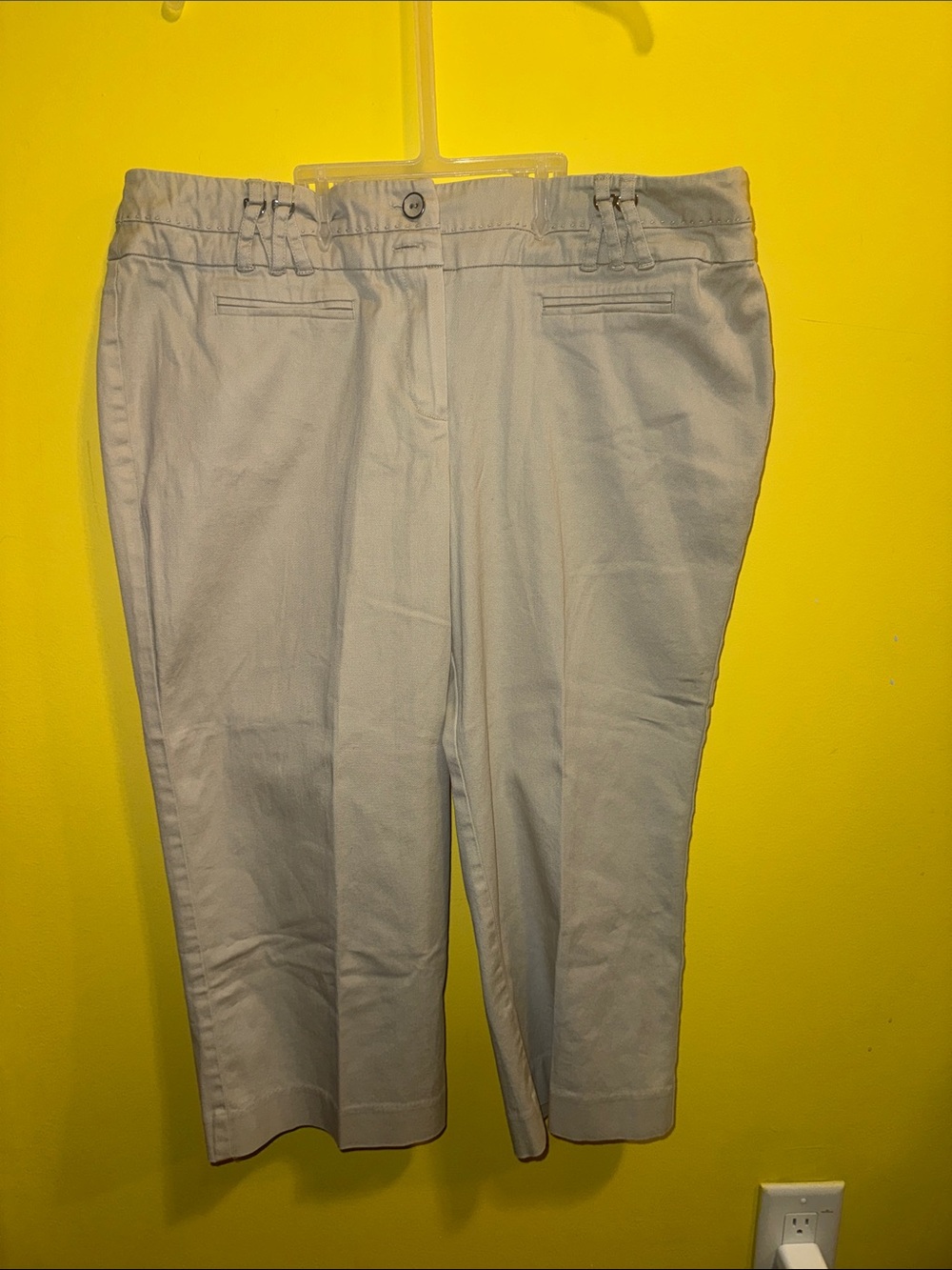 New Directions EUC Khaki Capris - Picture 5 of 9